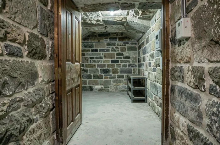 Cave individuelle en sous-sol d'immeuble résidentiel soumise à la taxe foncière